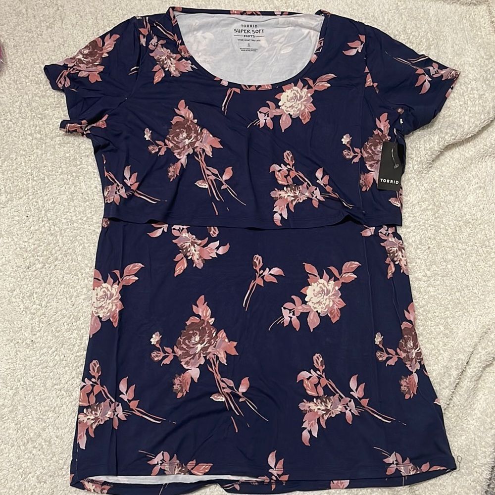 New, Unworn- Torrid - Size 1 Maternity Nursing Tee